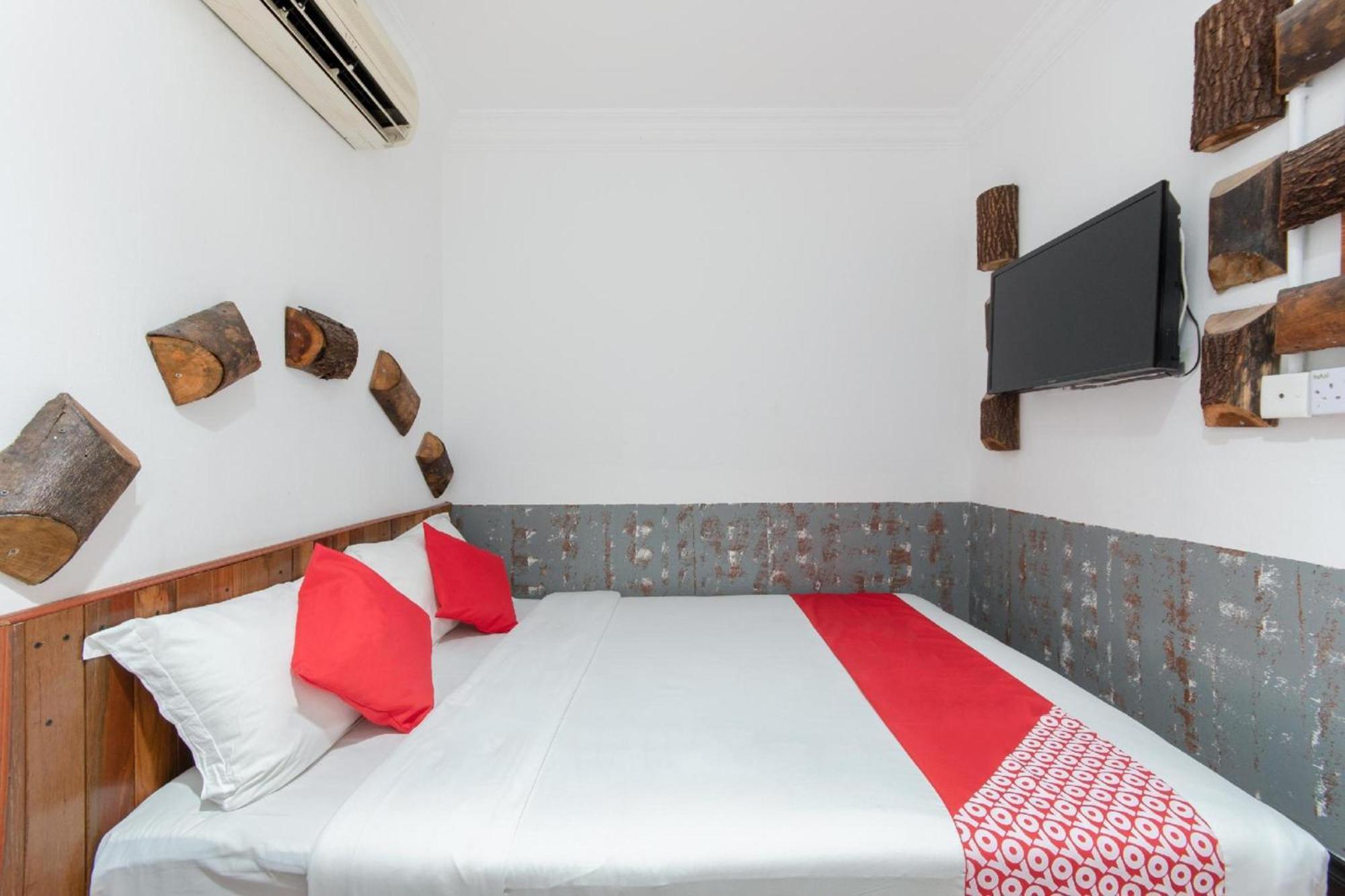 Oyo 210 Hotel Five 2 Kota Kinabalu Exterior foto